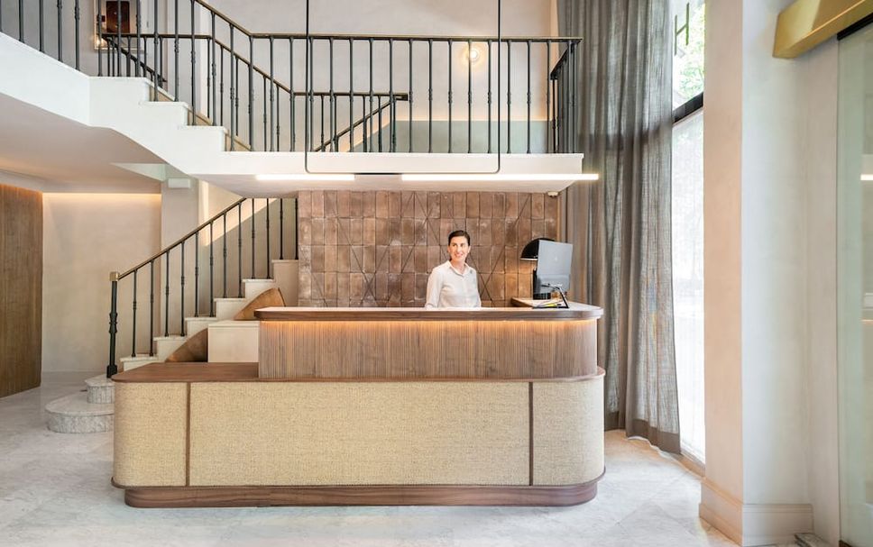 Meja Penyambut Tetamu Gambar