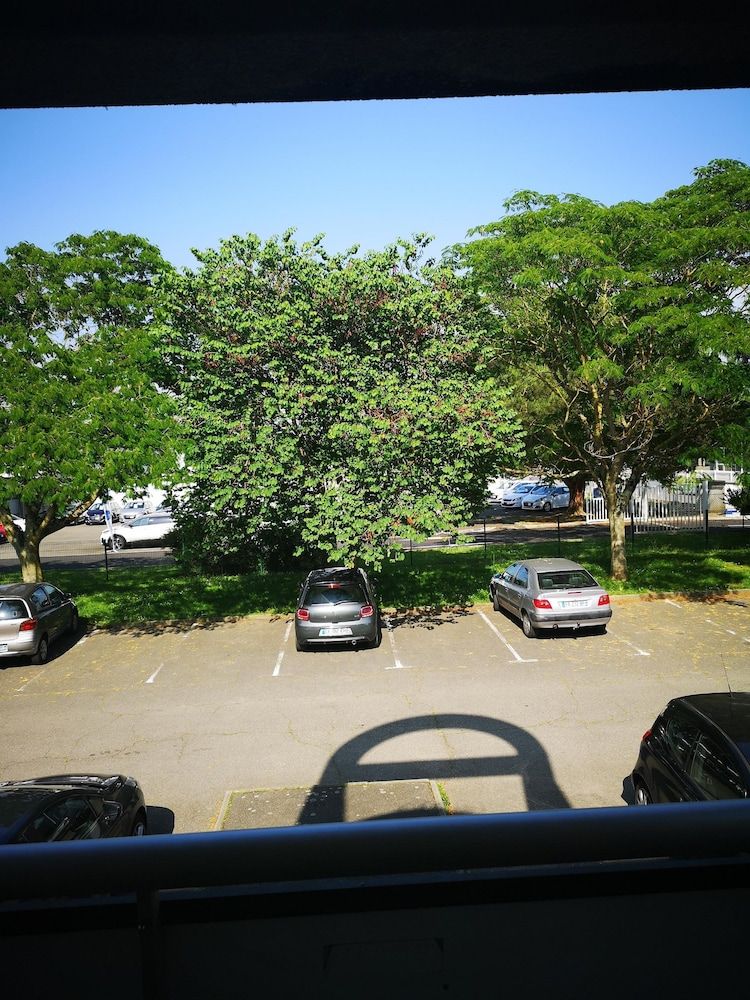 Pemandangan luar