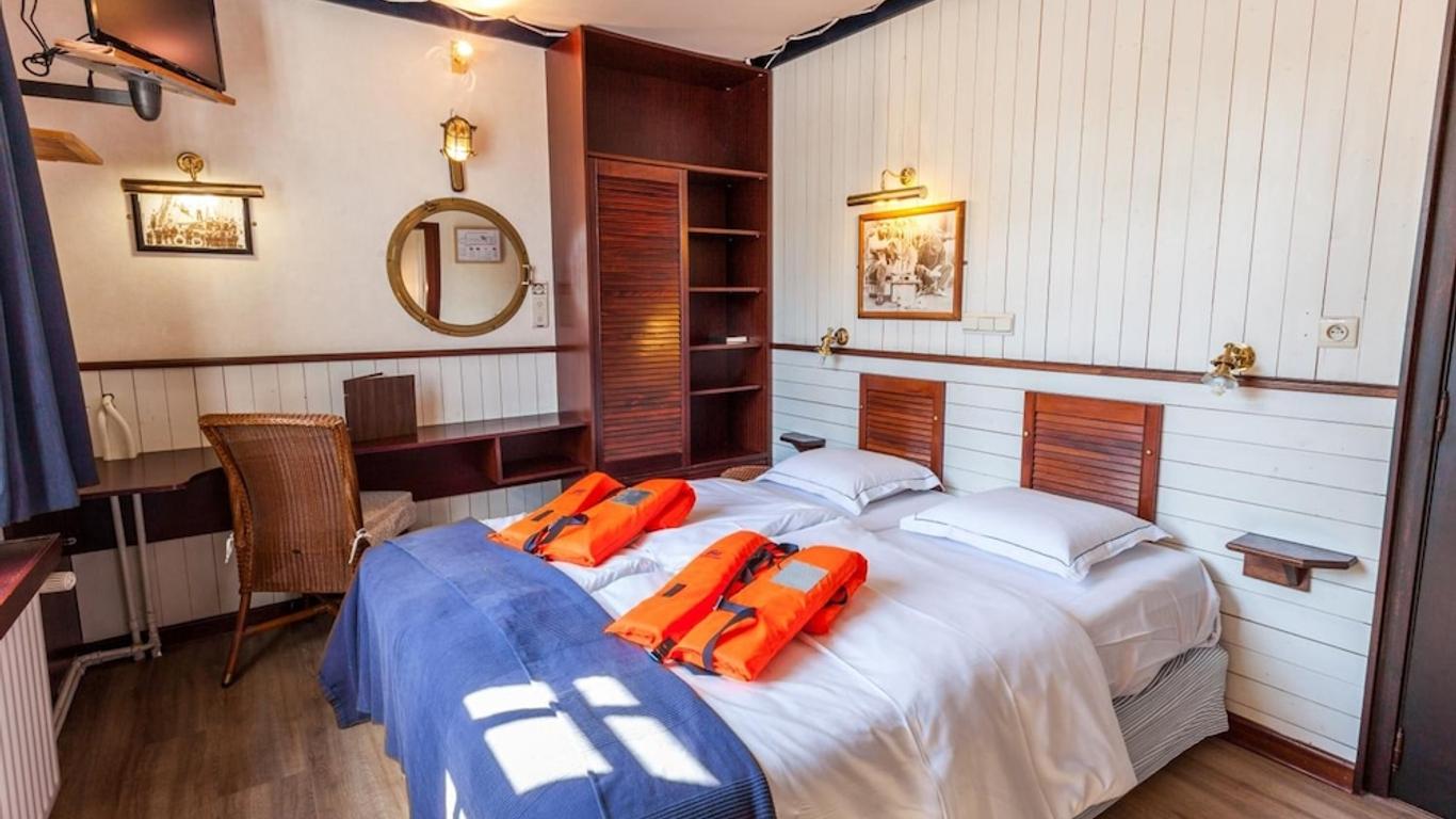Boat Hotel De Barge