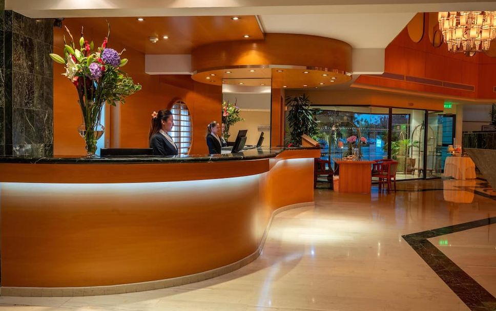 Meja Penyambut Tetamu Gambar