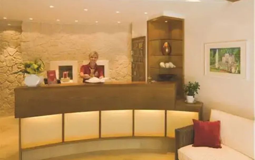 Meja Penyambut Tetamu Gambar