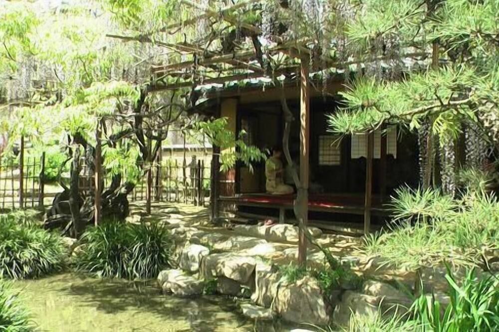 Pemandangan luar