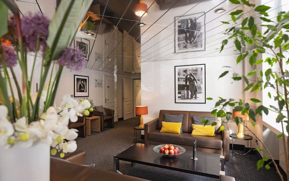 Balai Menunggu Gambar