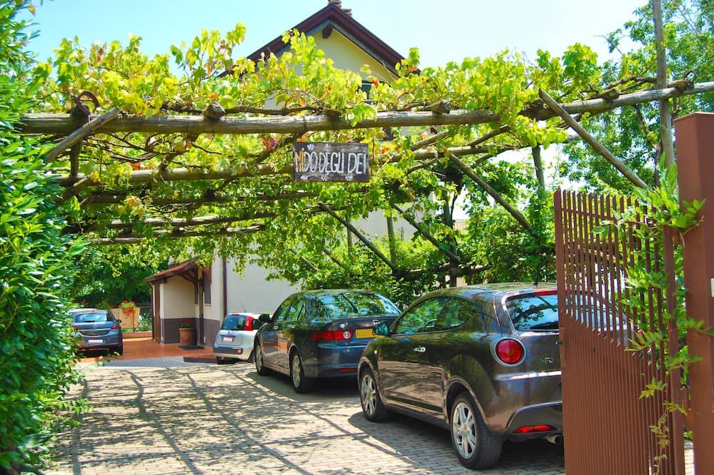 Pemandangan luar