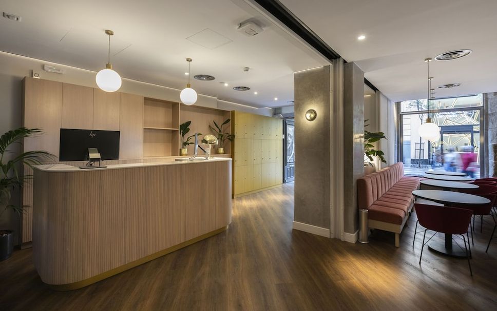 Meja Penyambut Tetamu Gambar