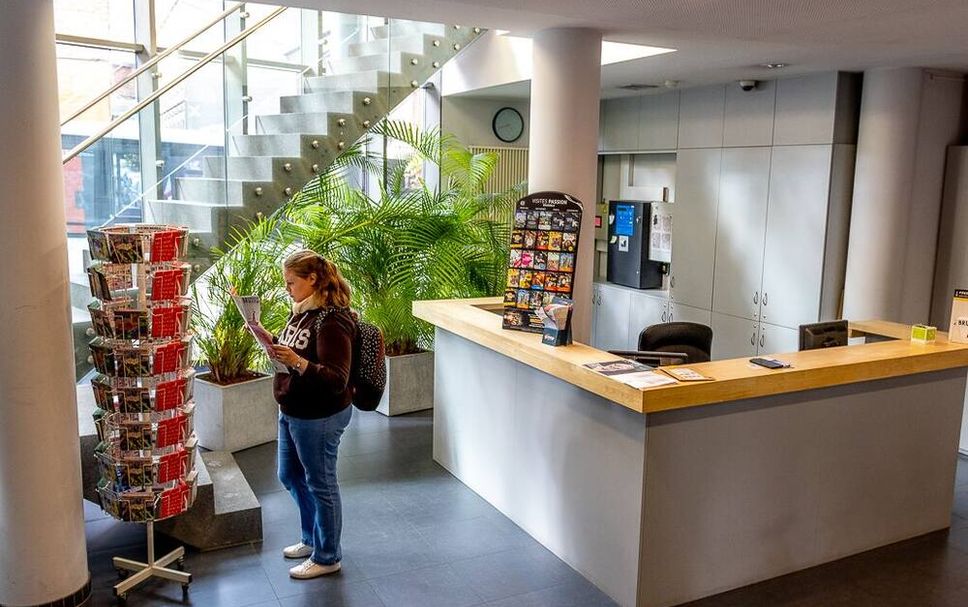 Meja Penyambut Tetamu Gambar