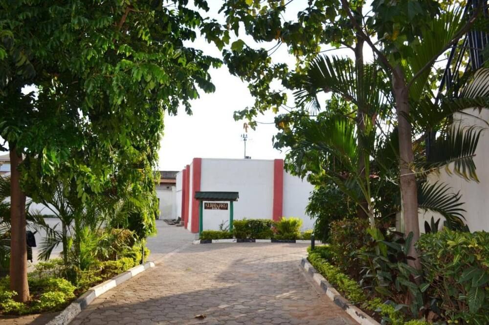 Pemandangan luar