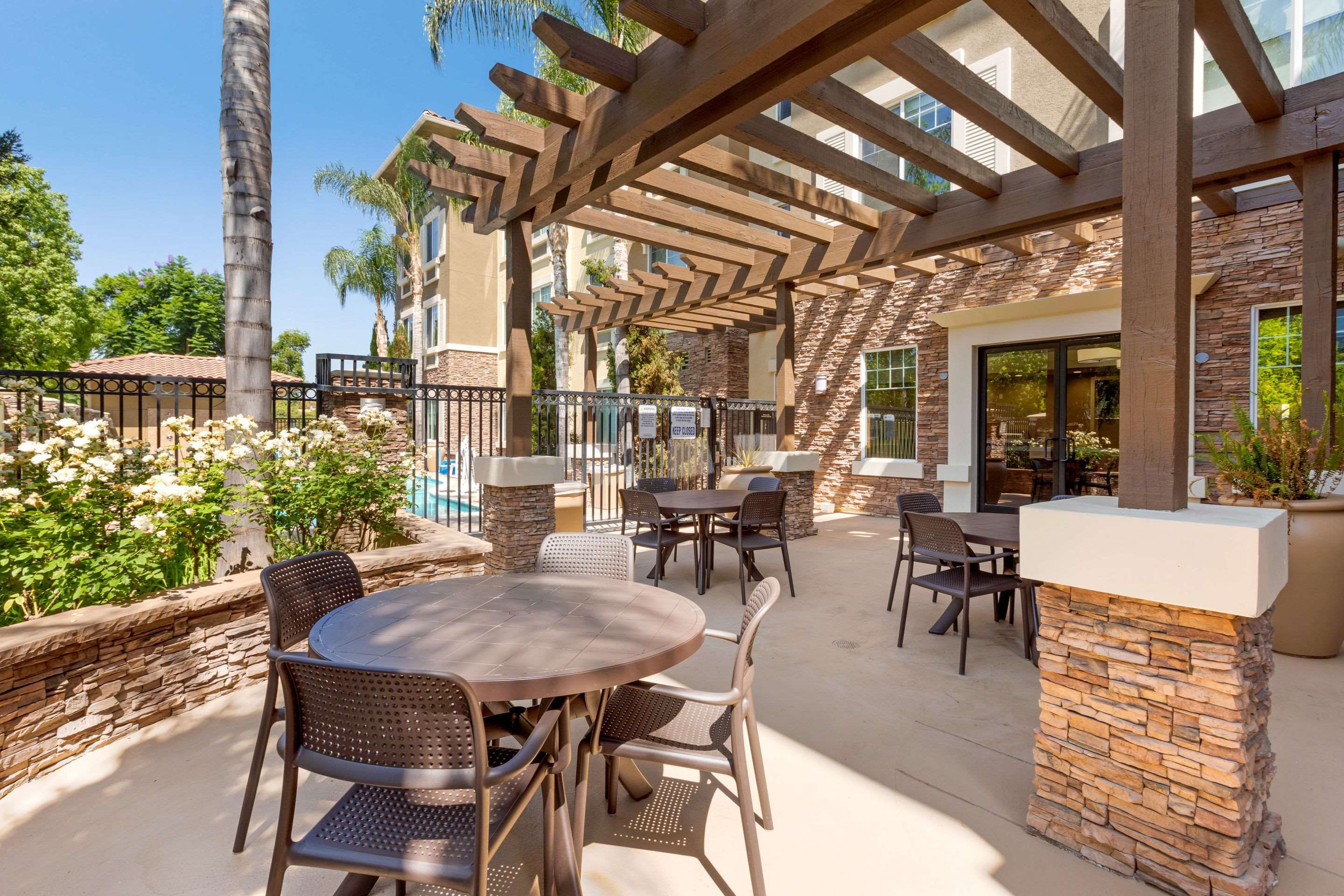 Patio Gambar