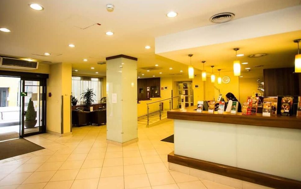 Meja Penyambut Tetamu Gambar