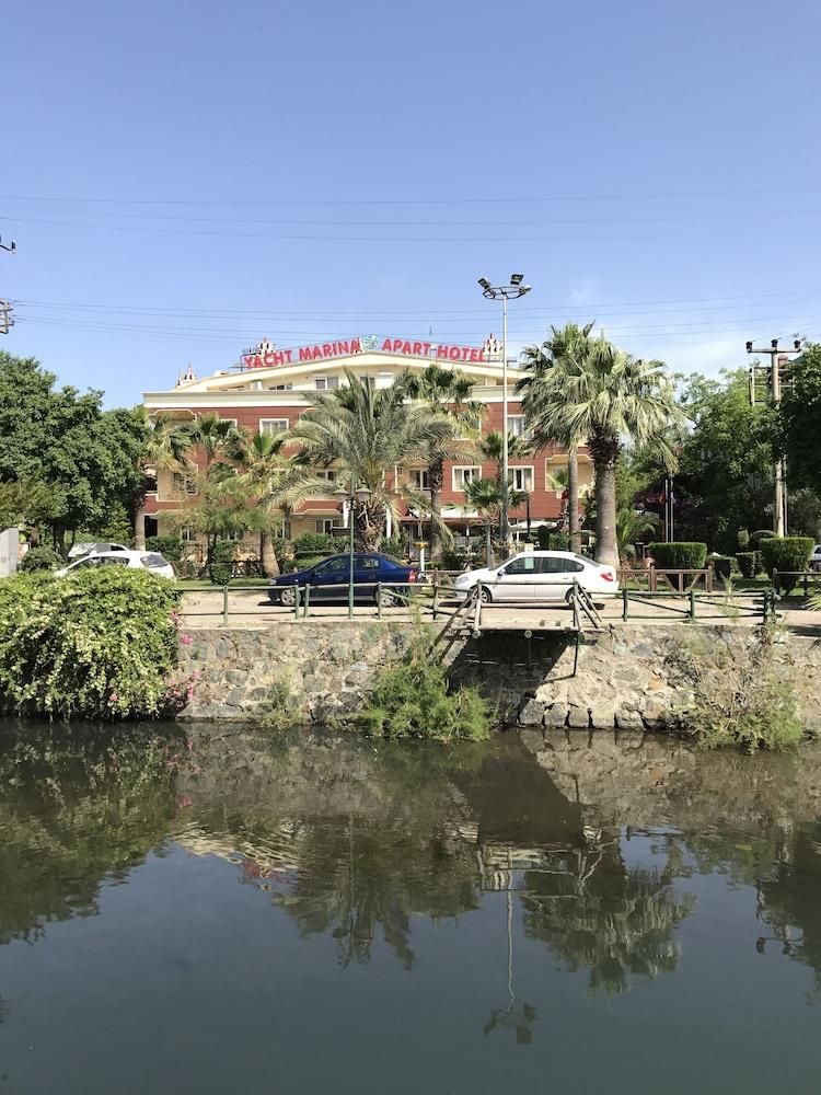Pemandangan luar
