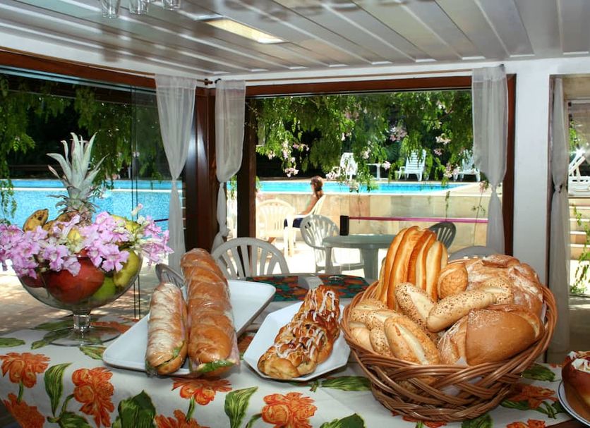Buffet Gambar