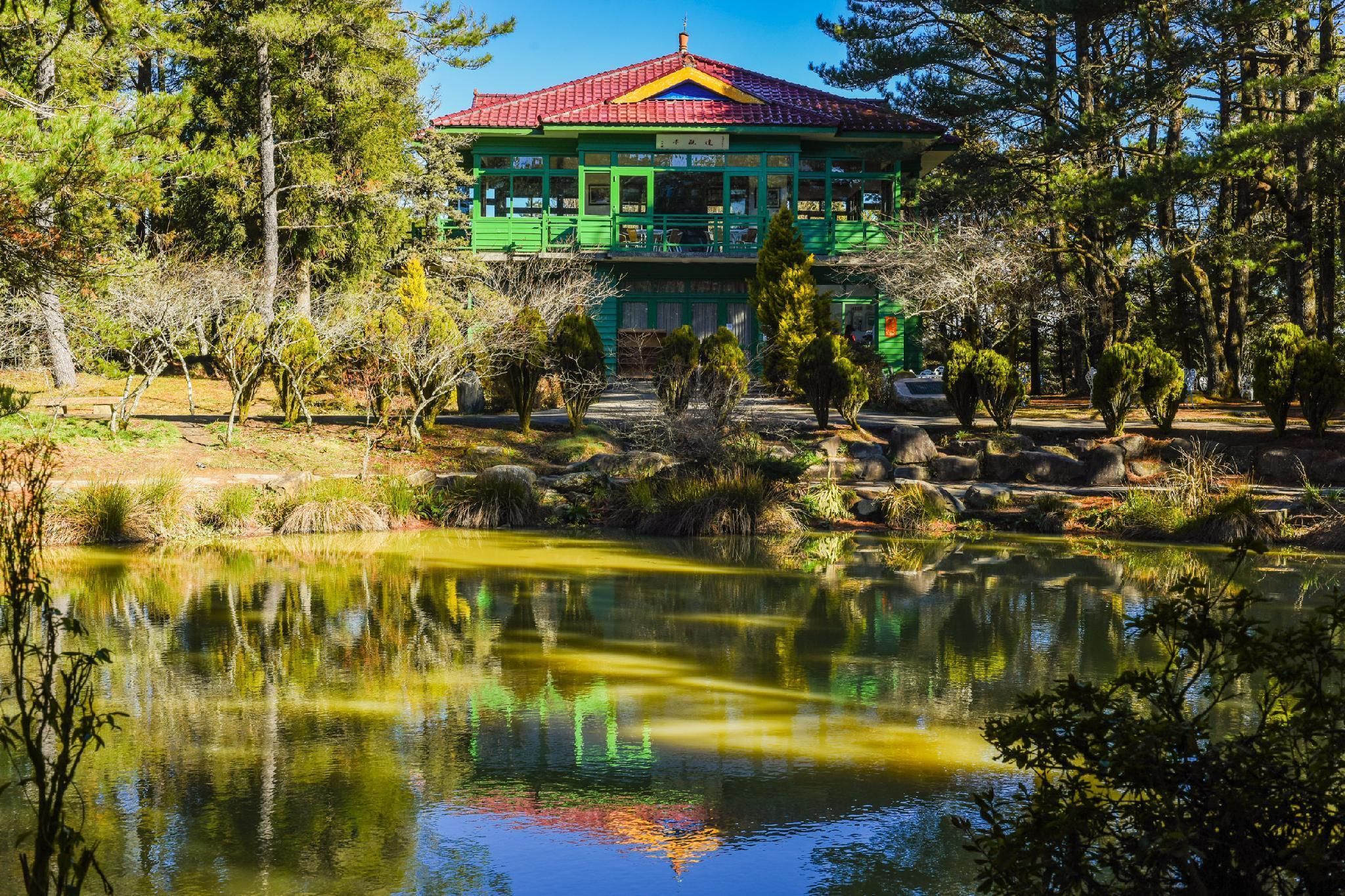 Pemandangan luar