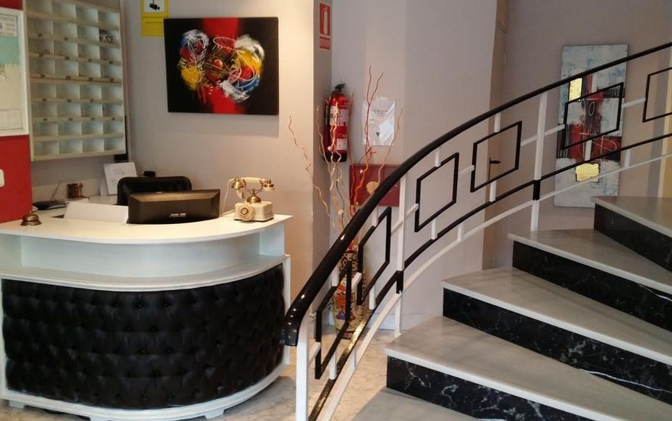 Meja Penyambut Tetamu Gambar