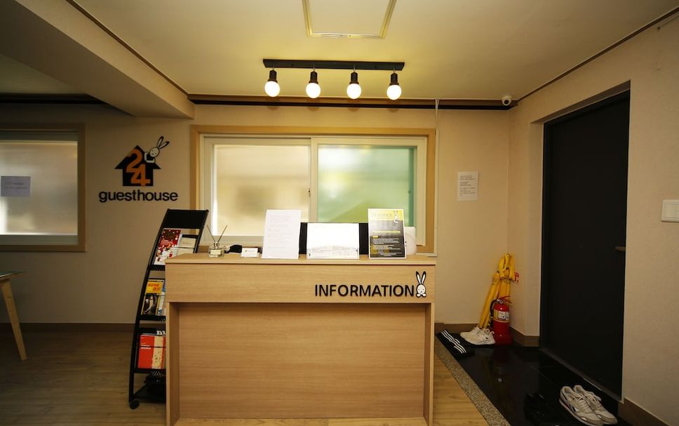 Meja Penyambut Tetamu Gambar