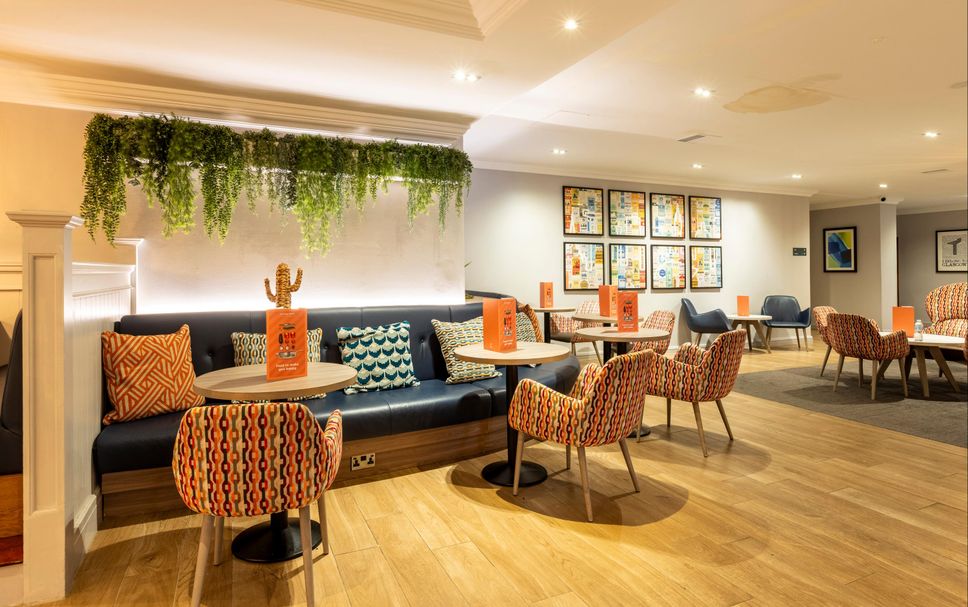 Balai Menunggu Gambar