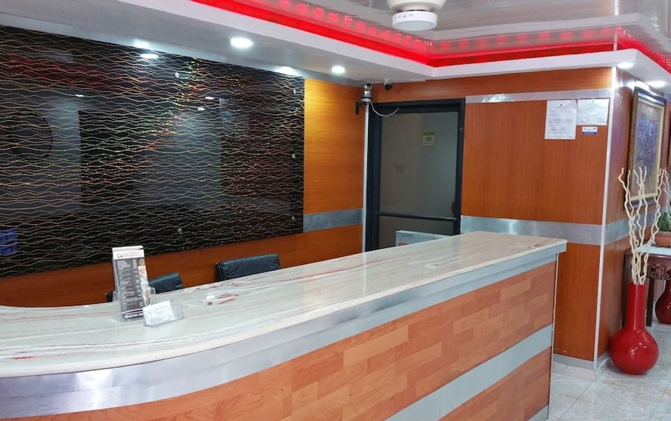 Meja Penyambut Tetamu Gambar