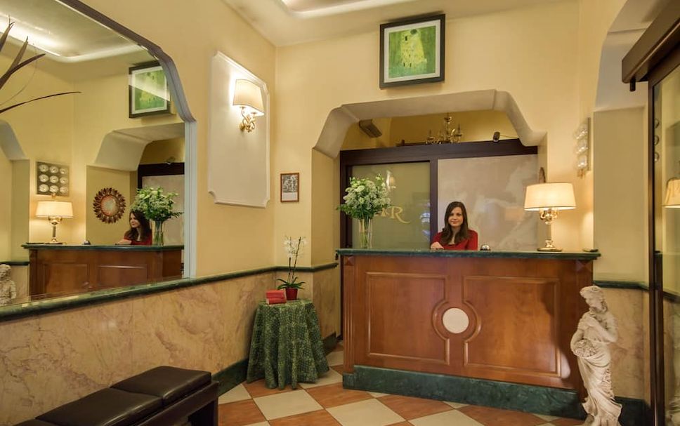 Meja Penyambut Tetamu Gambar