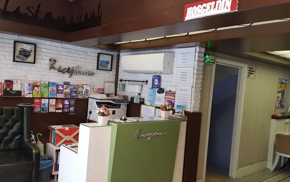 Meja Penyambut Tetamu Gambar