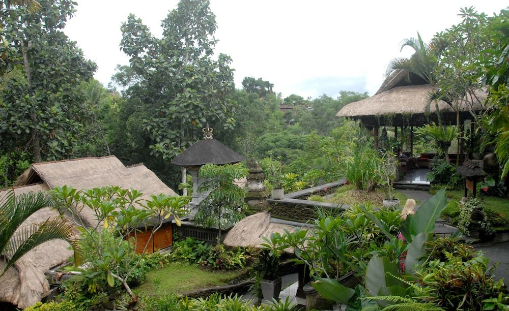 Pemandangan luar