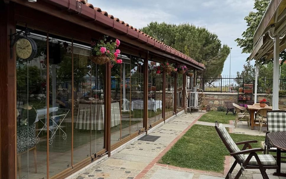 Patio Gambar