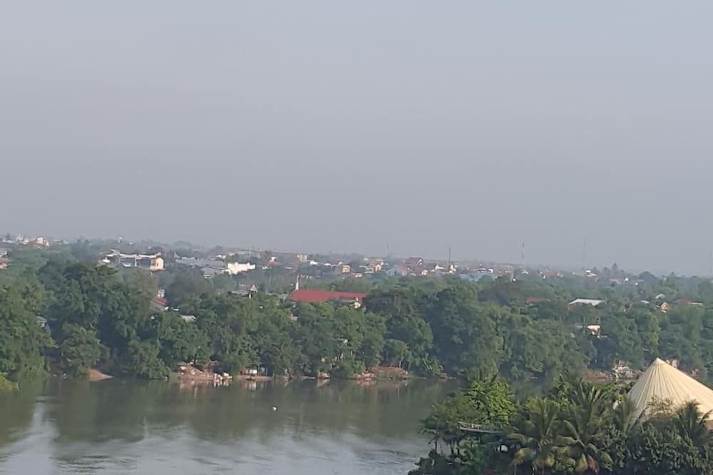 Pemandangan luar