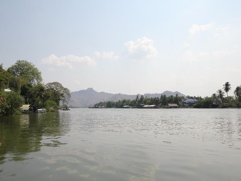 Pemandangan luar