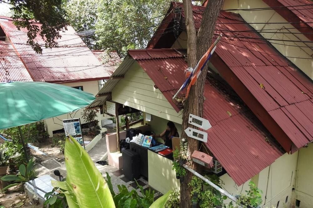 Pemandangan luar