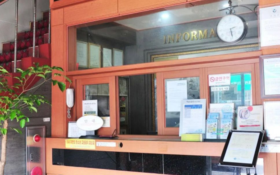 Meja Penyambut Tetamu Gambar