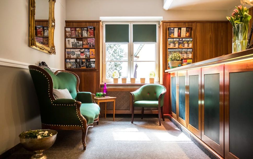 Balai Menunggu Gambar