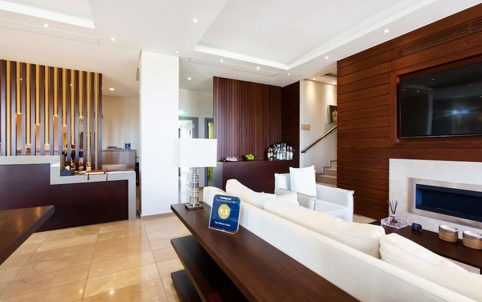 Meja Penyambut Tetamu Gambar