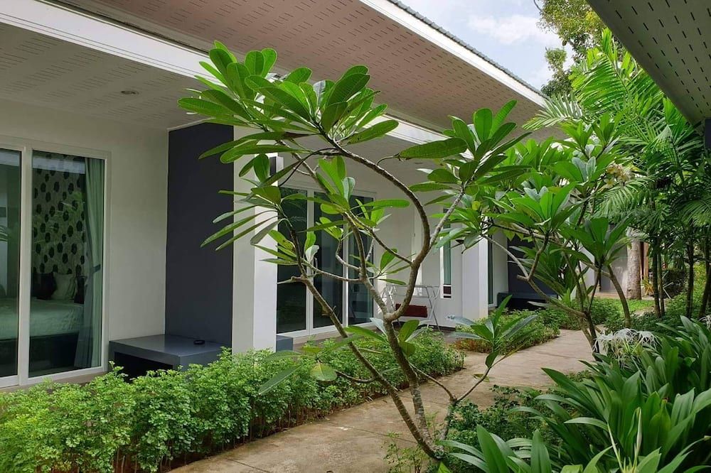 Pemandangan luar