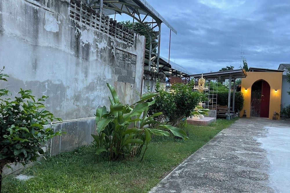 Pemandangan luar