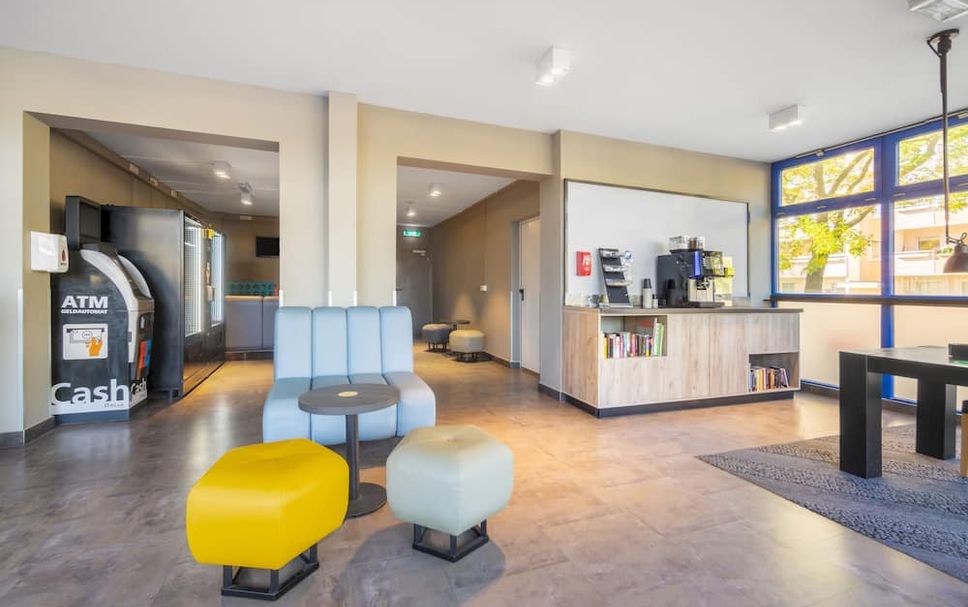 Meja Penyambut Tetamu Gambar