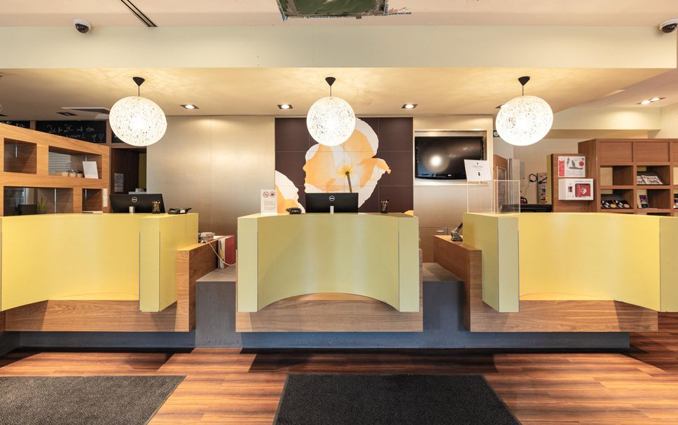 Meja Penyambut Tetamu Gambar