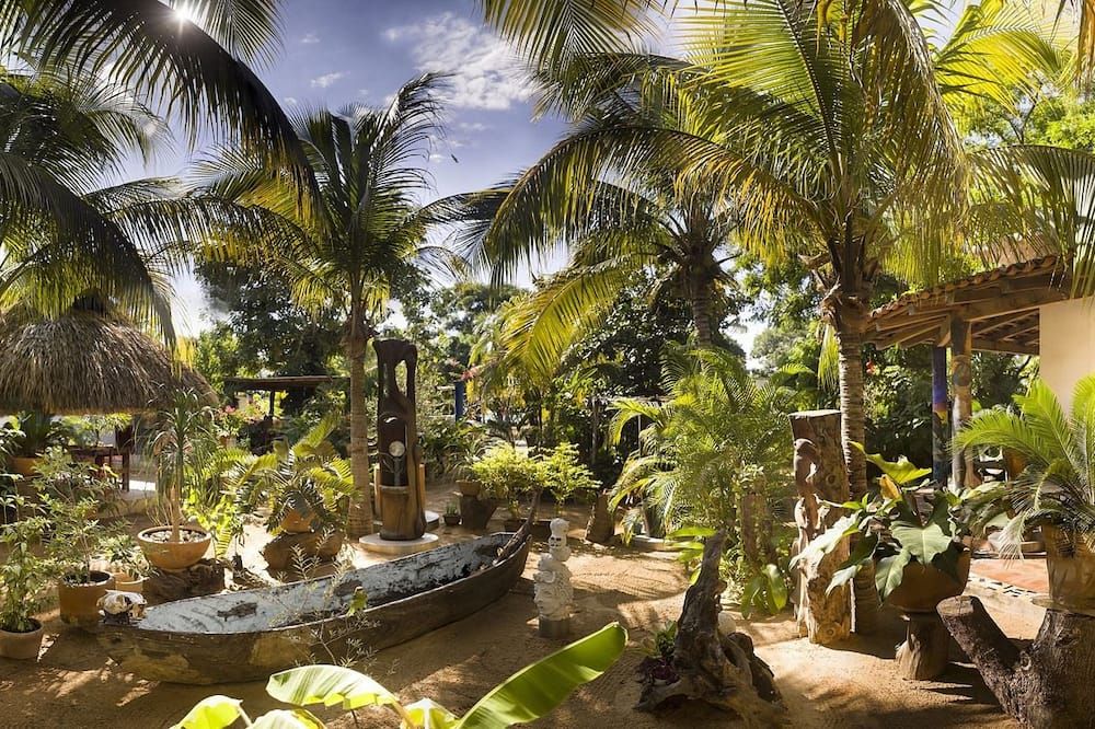 Pemandangan luar