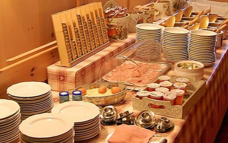 Buffet Gambar