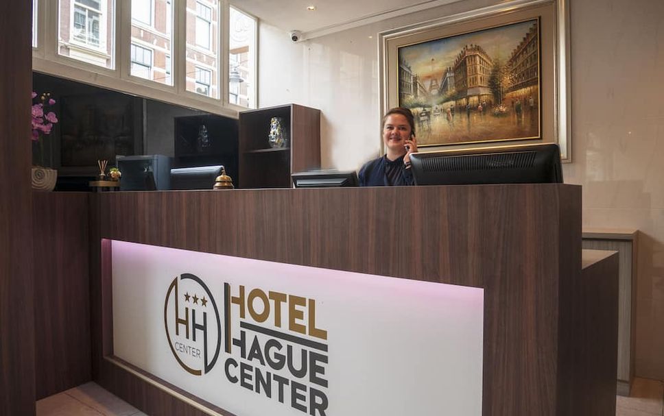 Meja Penyambut Tetamu Gambar