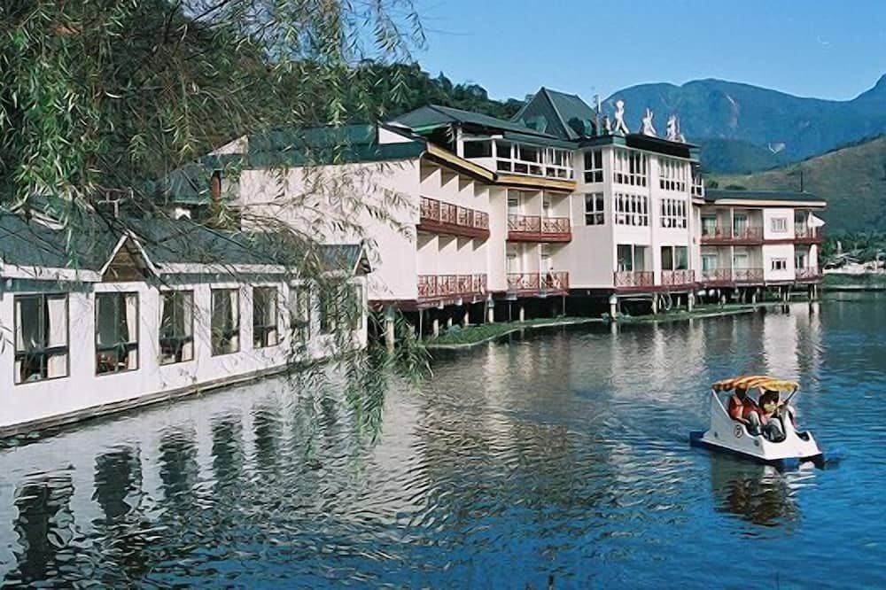 Pemandangan luar