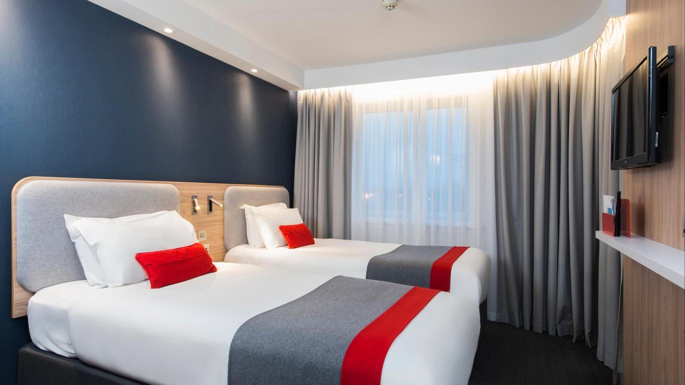 Holiday Inn Express Milton Keynes, An IHG Hotel