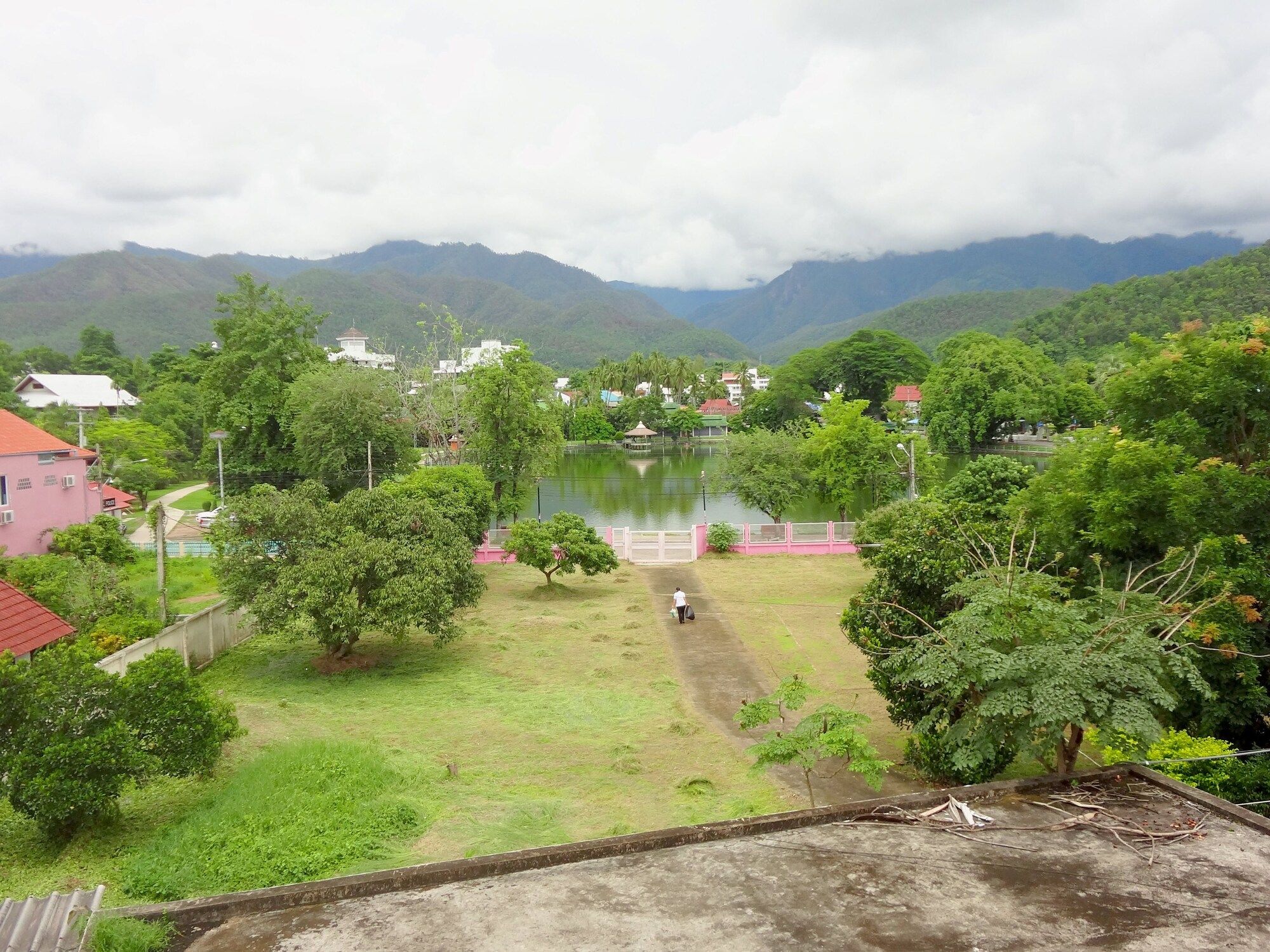 Pemandangan luar