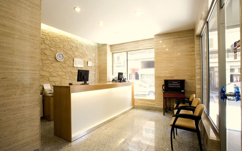 Meja Penyambut Tetamu Gambar