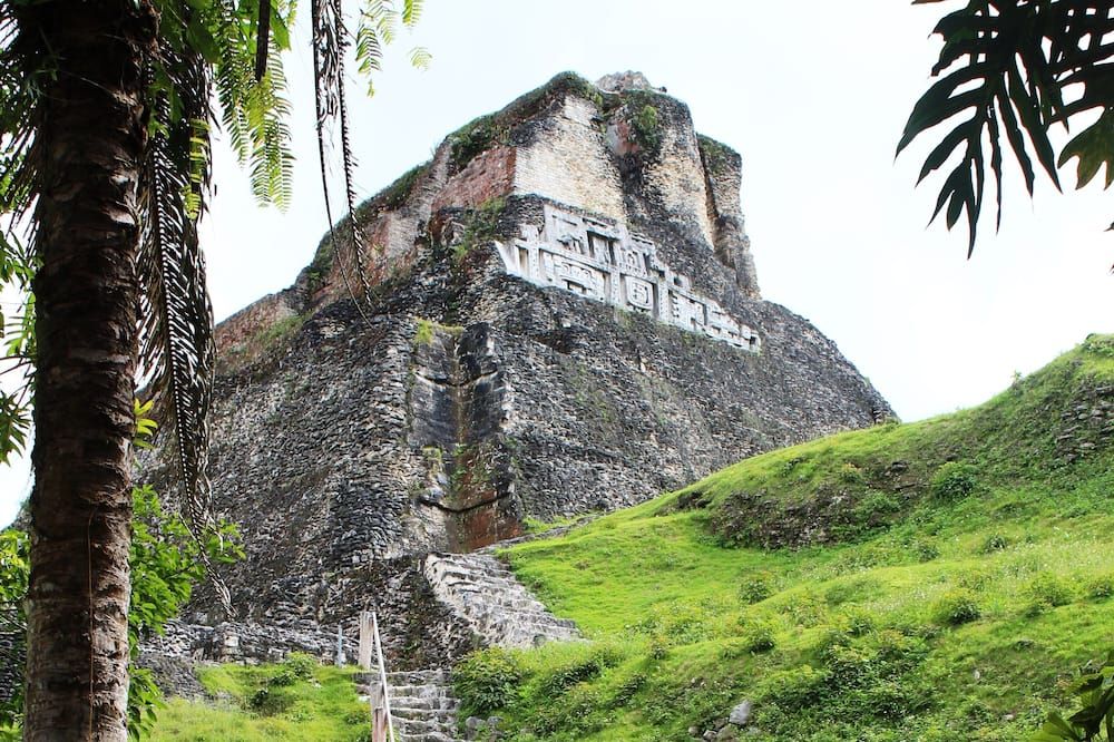 Pemandangan luar