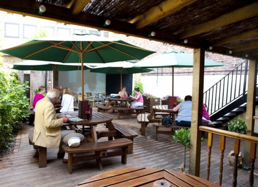 Patio Gambar