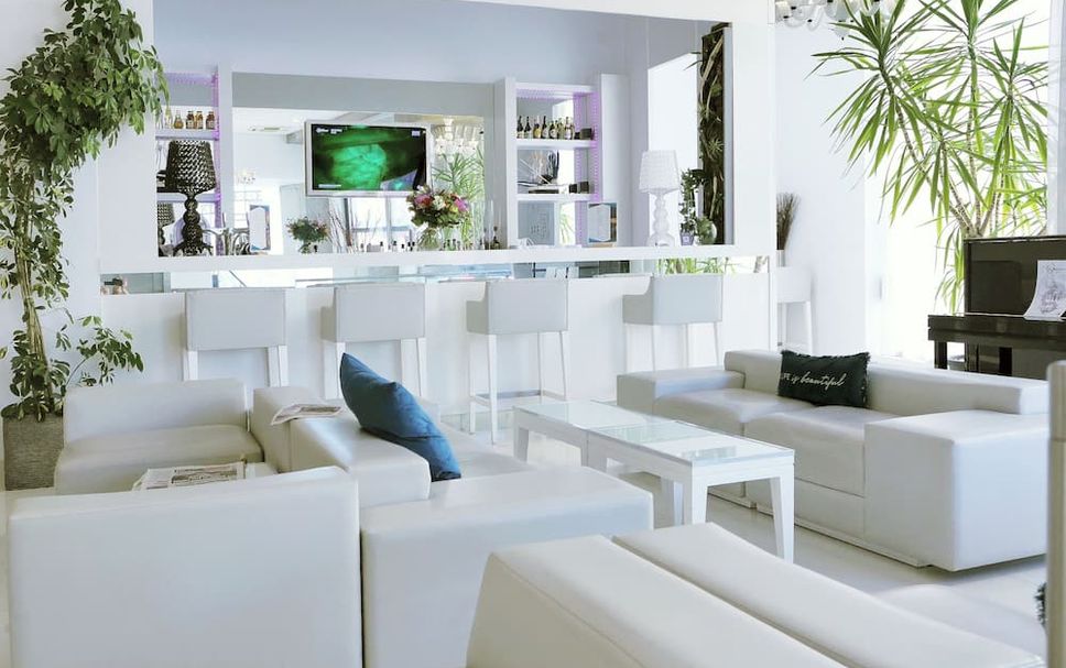 Balai Menunggu Gambar