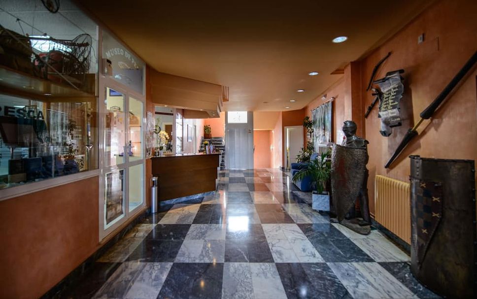 Meja Penyambut Tetamu Gambar