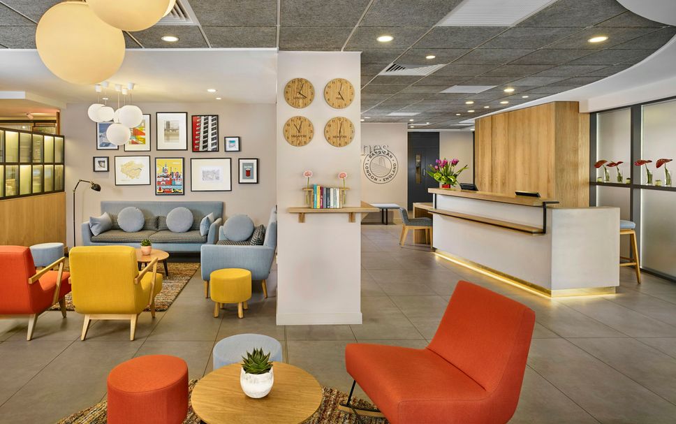 Meja Penyambut Tetamu Gambar