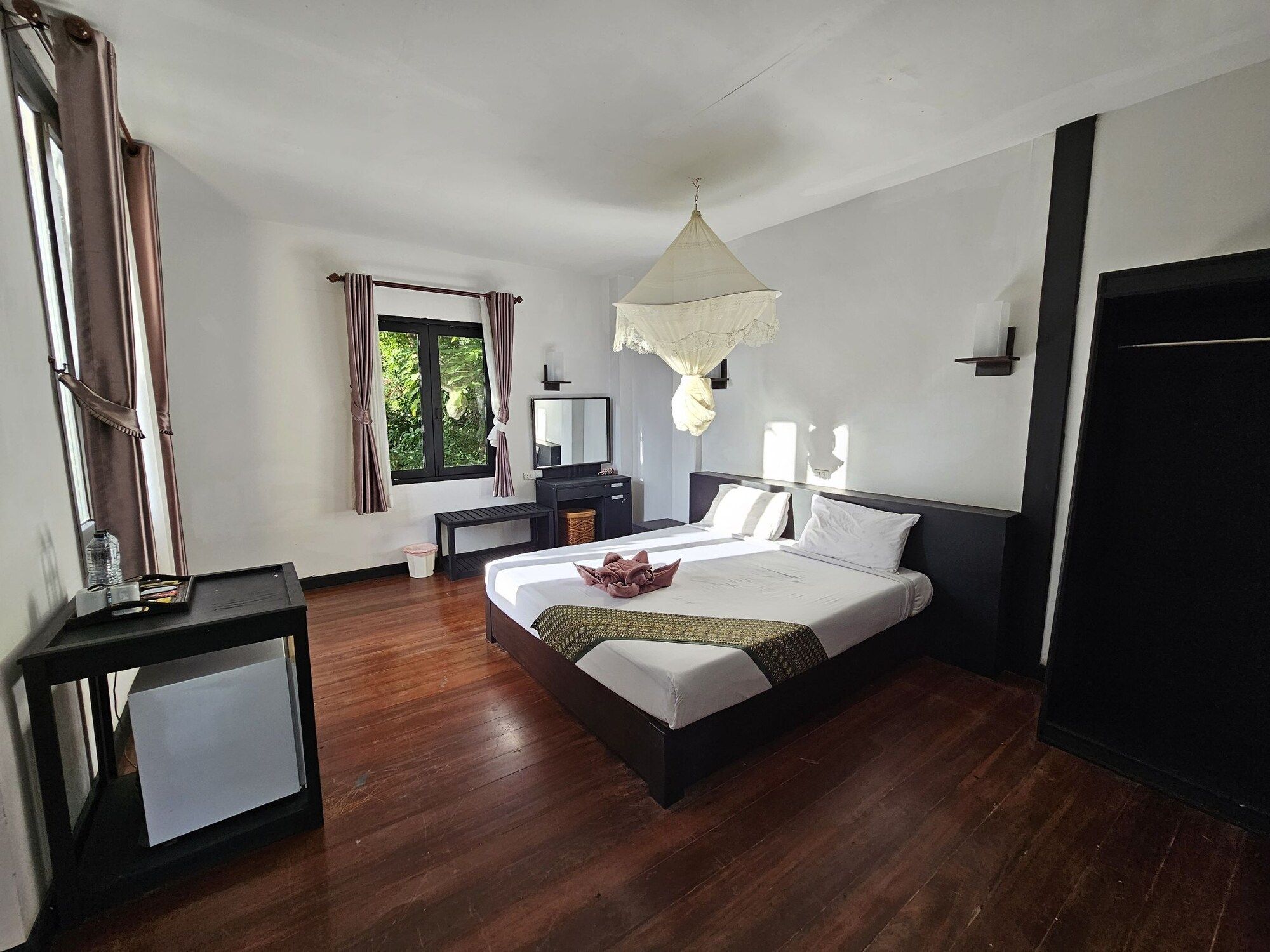 Pemandangan luar