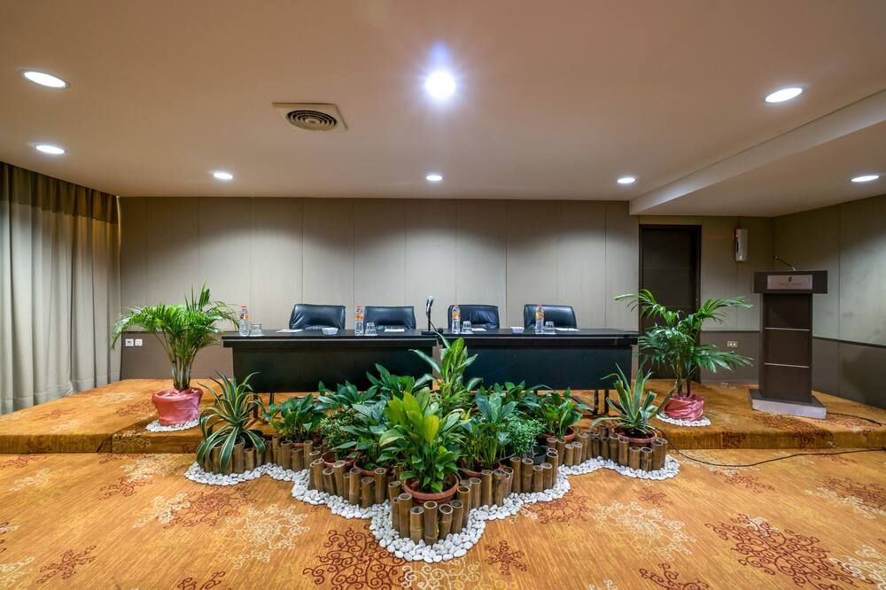 Meja Penyambut Tetamu