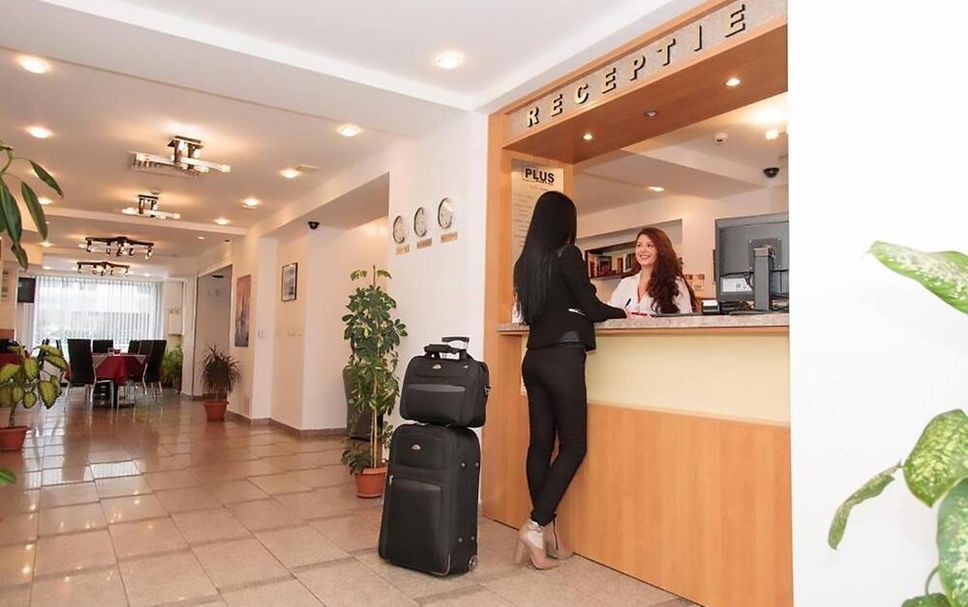 Meja Penyambut Tetamu Gambar