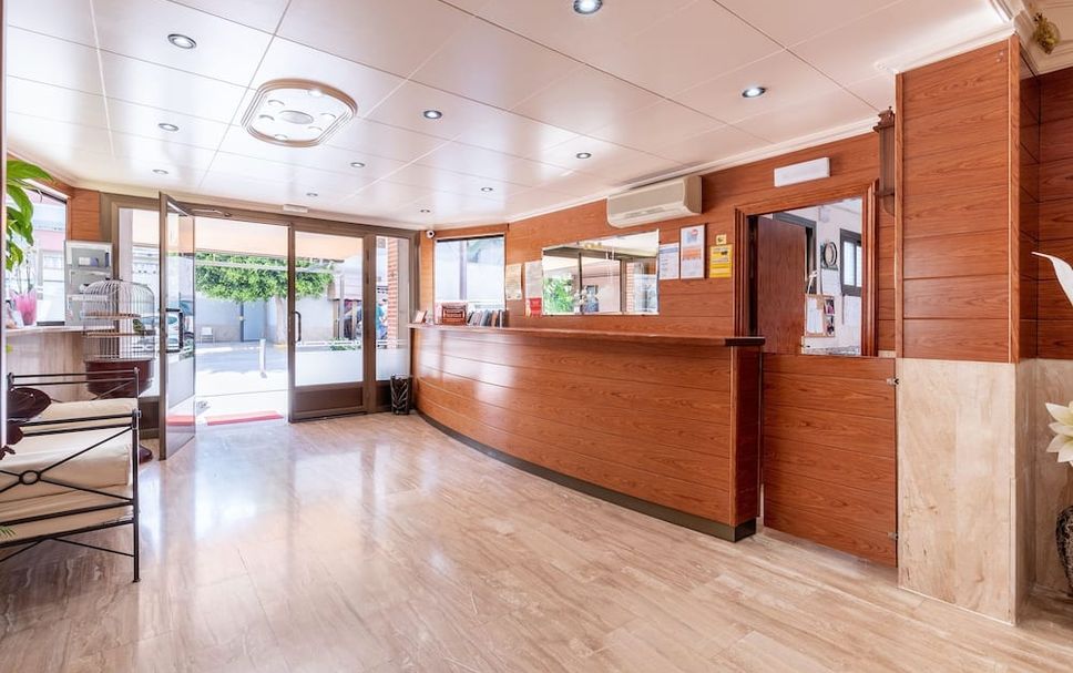 Meja Penyambut Tetamu Gambar